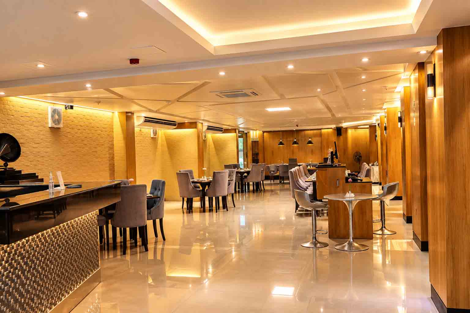 Club Lounge - Interior 1